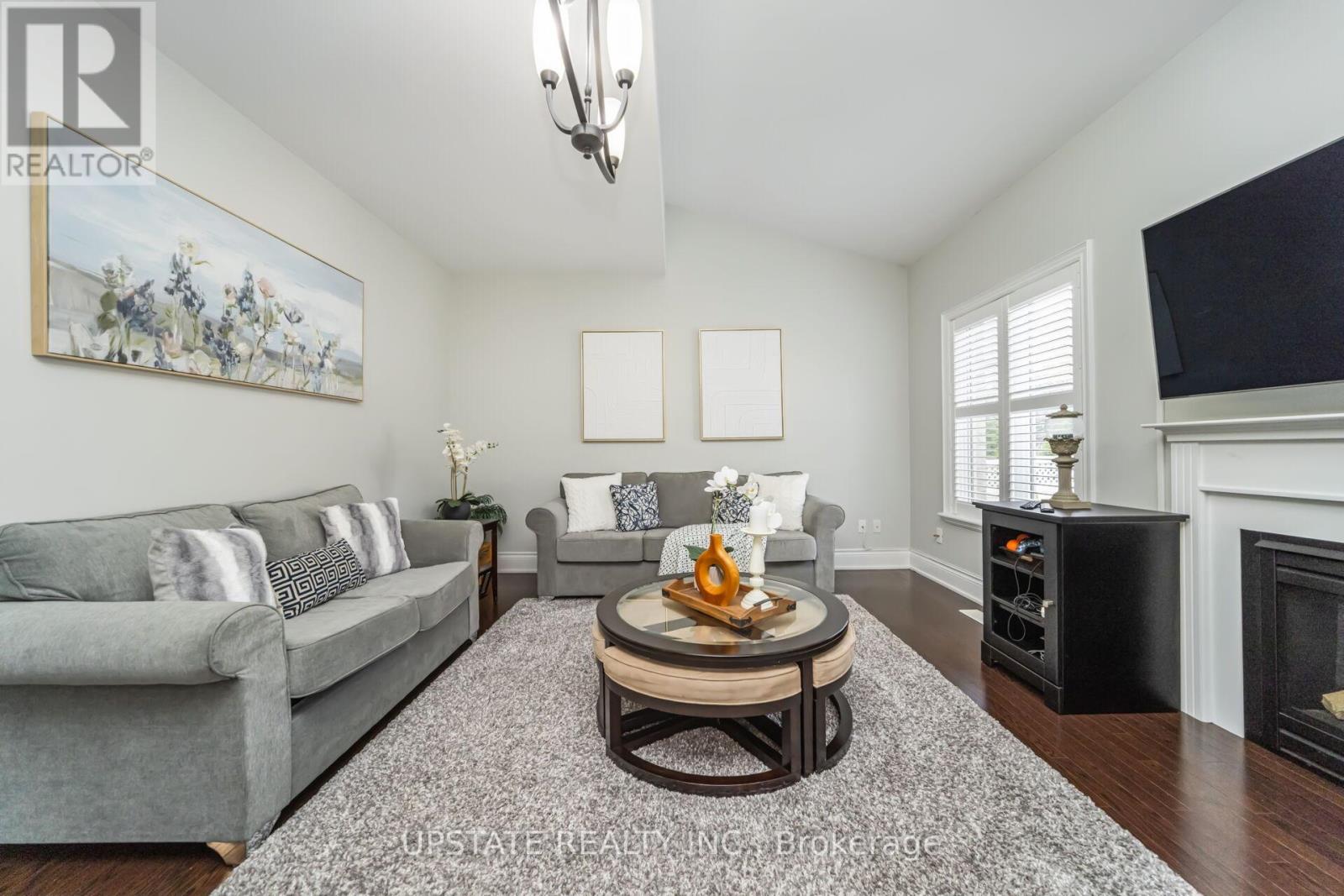 105 Royal West Drive, Brampton (Credit Valley), Ontario  L6X 0V6 - Photo 9 - W12397999