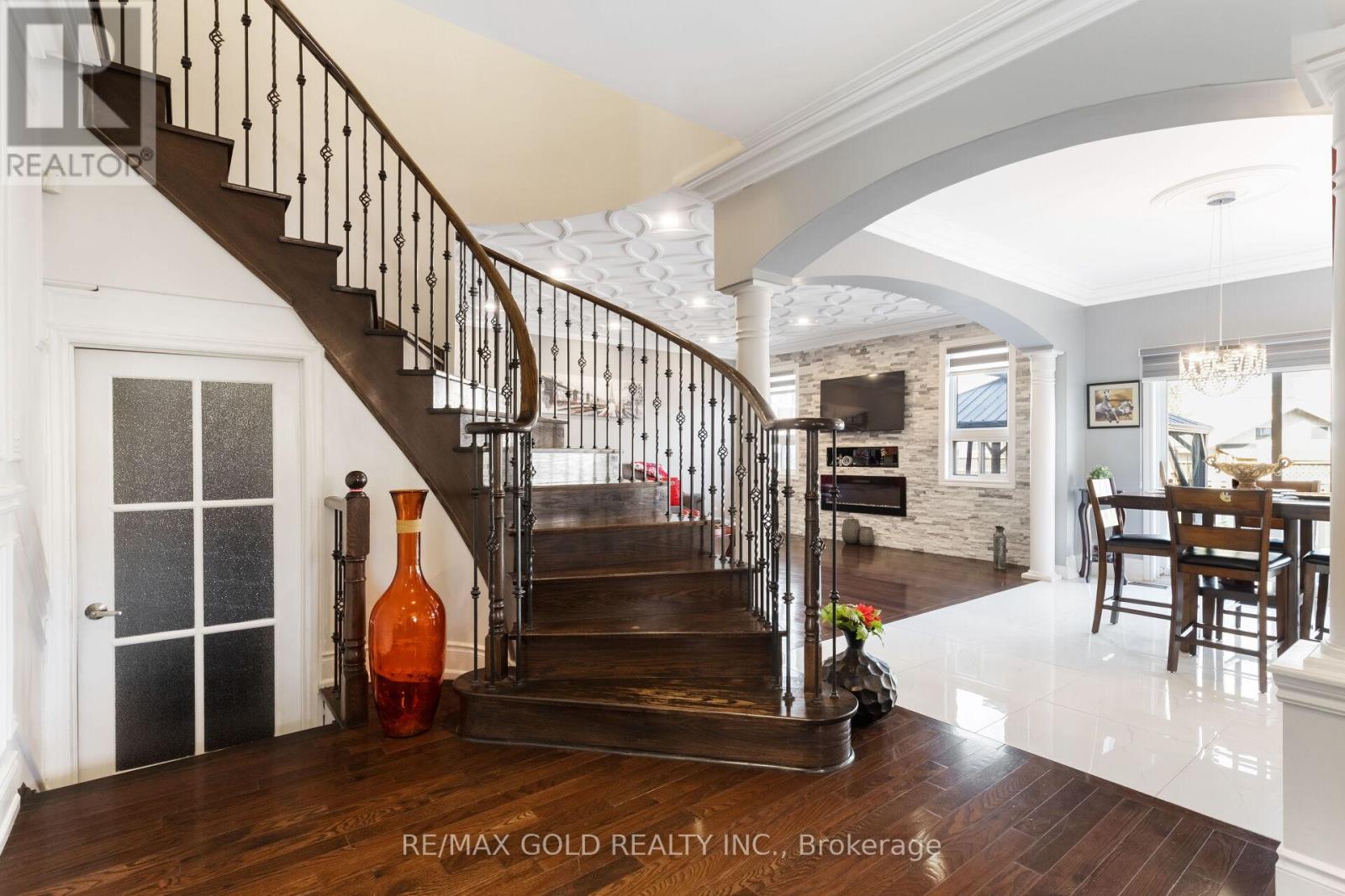 15 Smoothrock Trail, Brampton (Sandringham-Wellington North), Ontario  L6R 0S5 - Photo 16 - W12398015