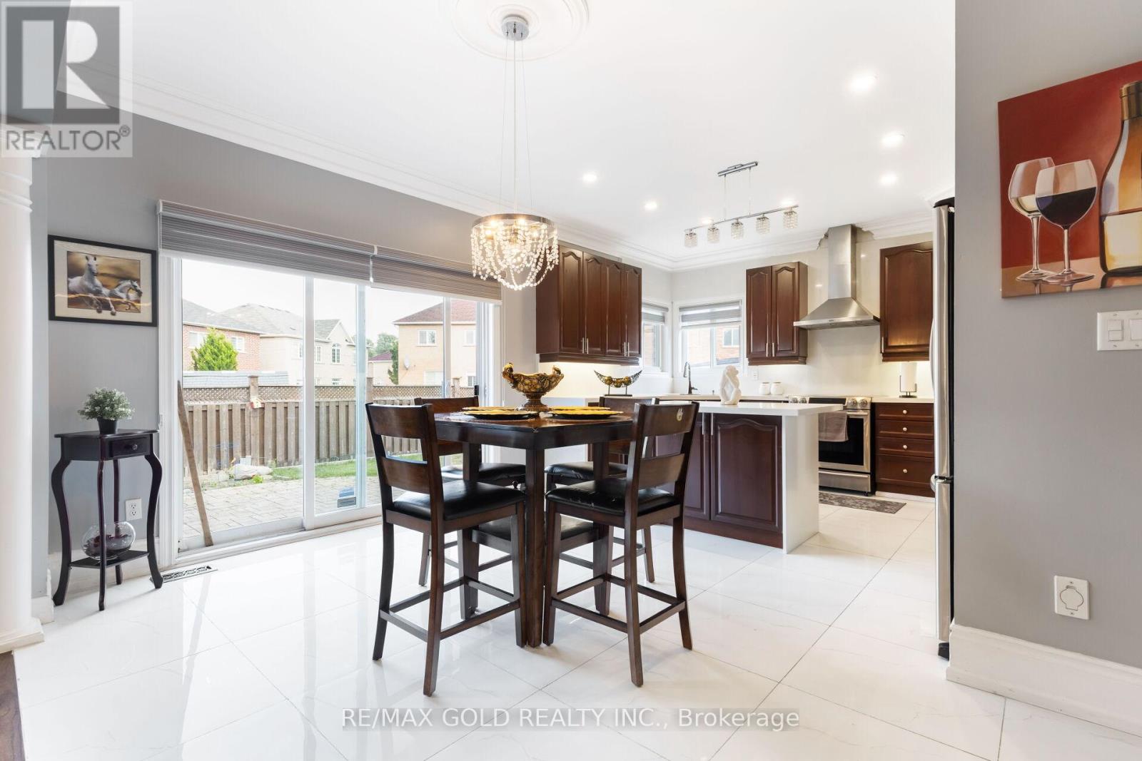 15 Smoothrock Trail, Brampton (Sandringham-Wellington North), Ontario  L6R 0S5 - Photo 22 - W12398015
