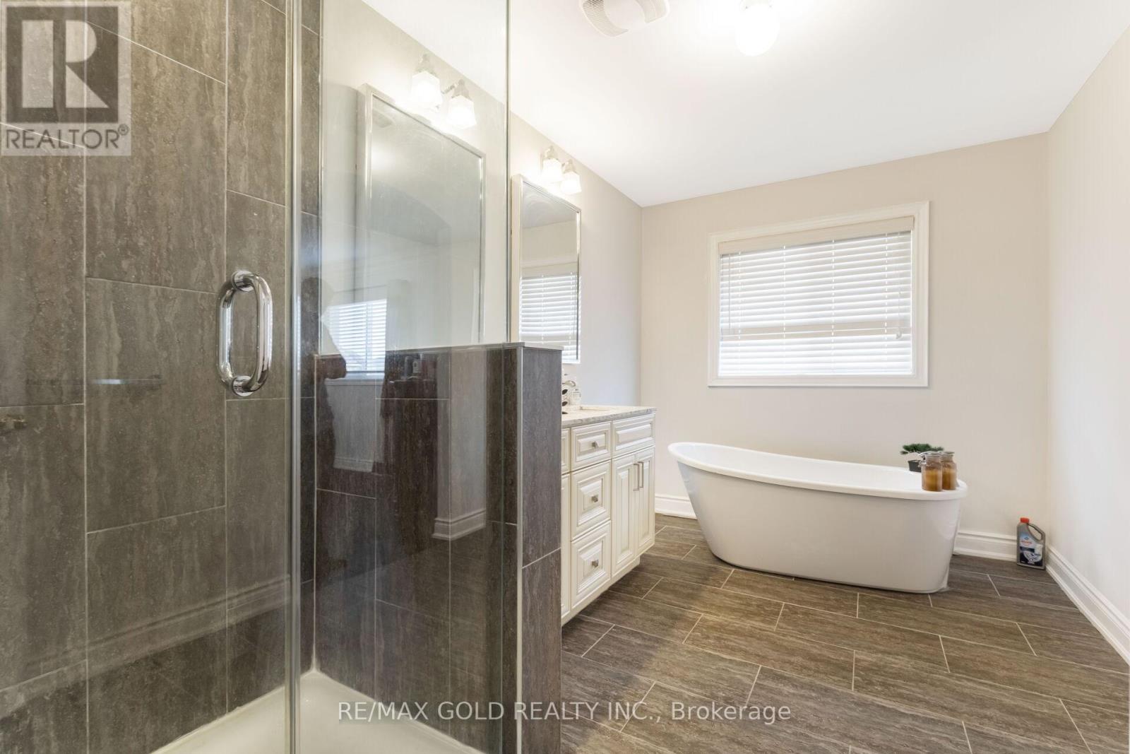 15 Smoothrock Trail, Brampton (Sandringham-Wellington North), Ontario  L6R 0S5 - Photo 32 - W12398015