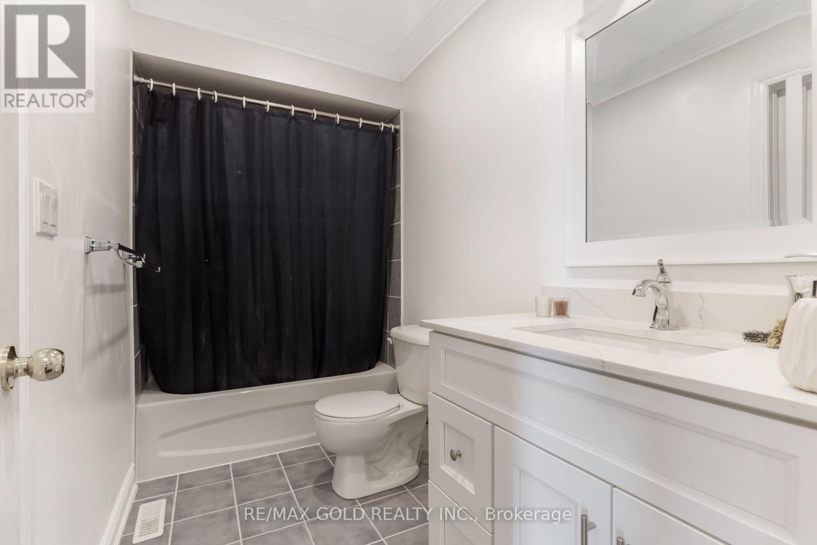 15 Smoothrock Trail, Brampton (Sandringham-Wellington North), Ontario  L6R 0S5 - Photo 35 - W12398015