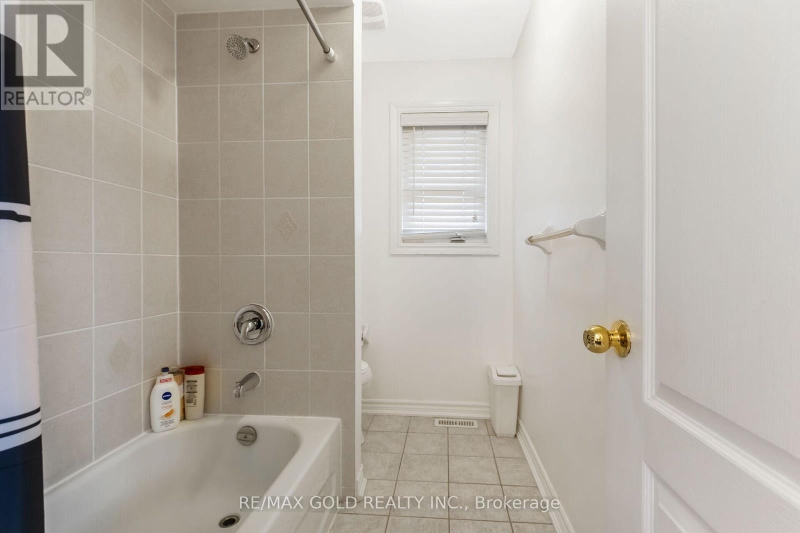 15 Smoothrock Trail, Brampton (Sandringham-Wellington North), Ontario  L6R 0S5 - Photo 37 - W12398015