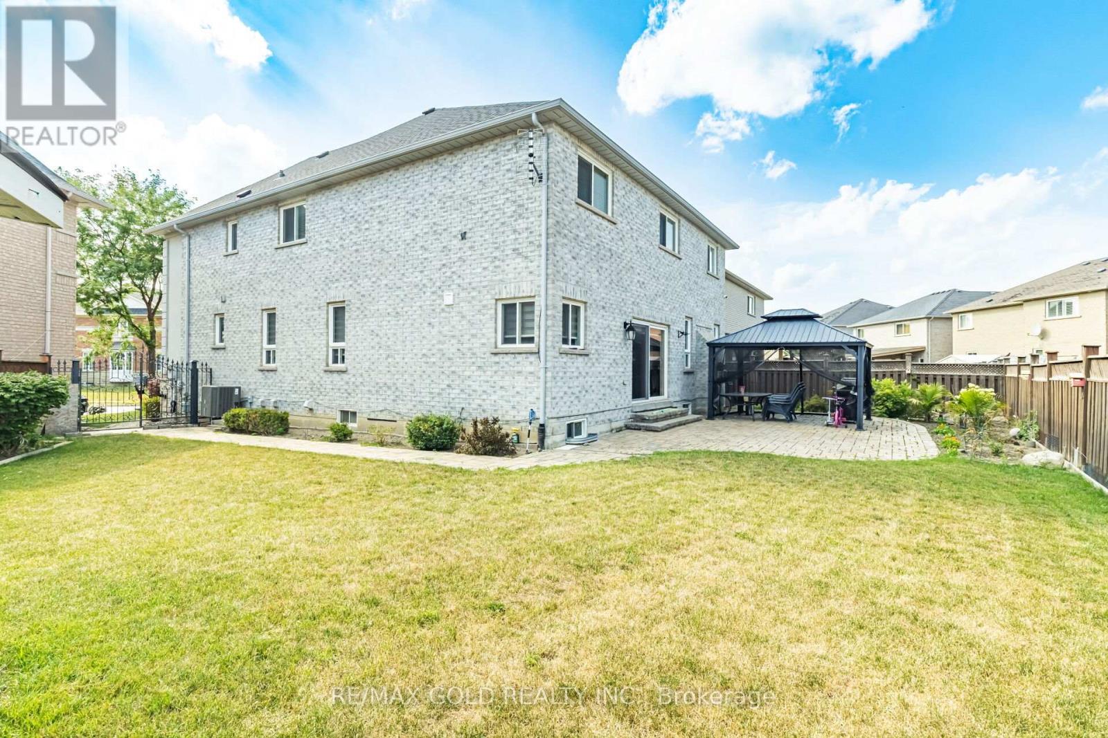 15 Smoothrock Trail, Brampton (Sandringham-Wellington North), Ontario  L6R 0S5 - Photo 48 - W12398015