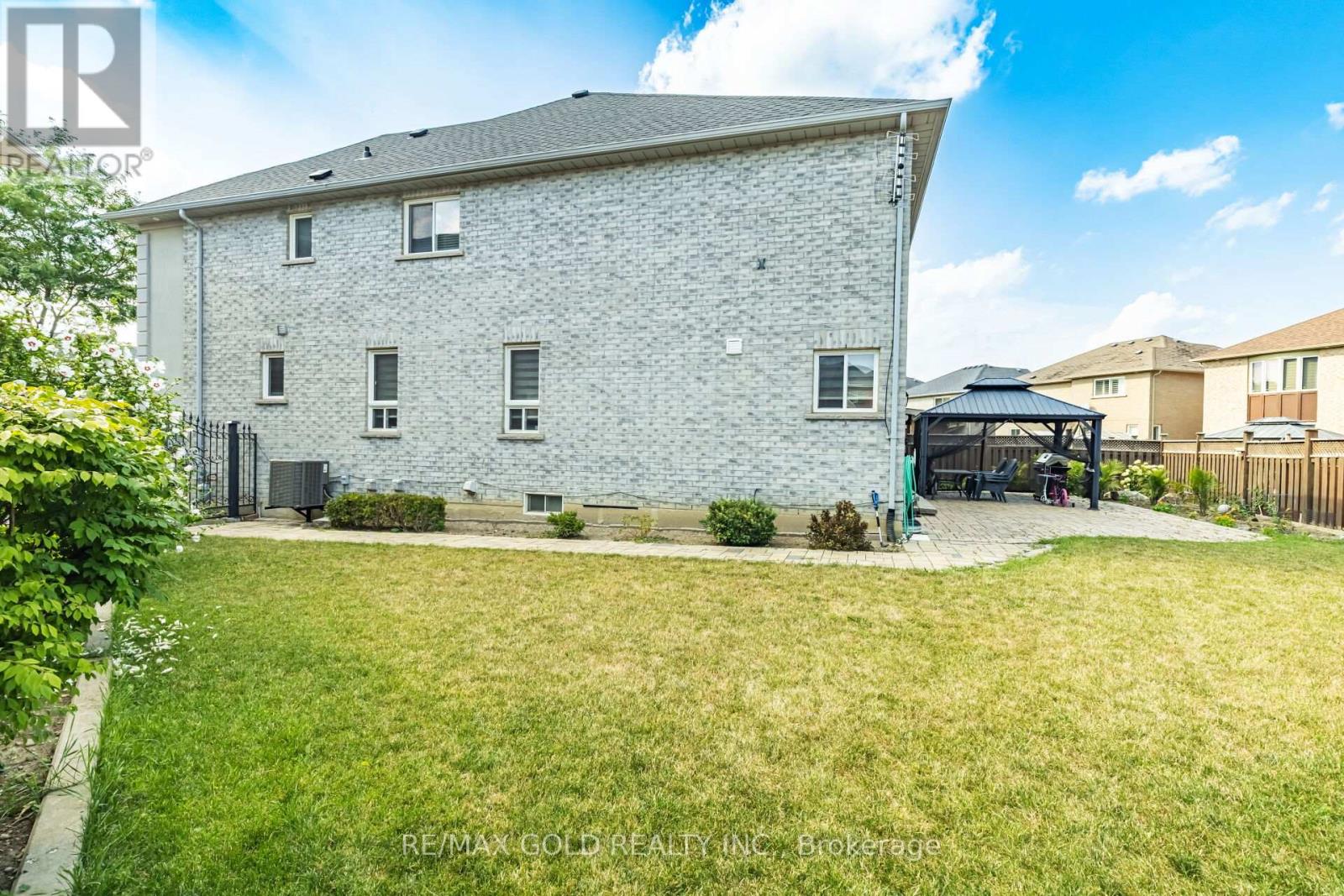 15 Smoothrock Trail, Brampton (Sandringham-Wellington North), Ontario  L6R 0S5 - Photo 49 - W12398015
