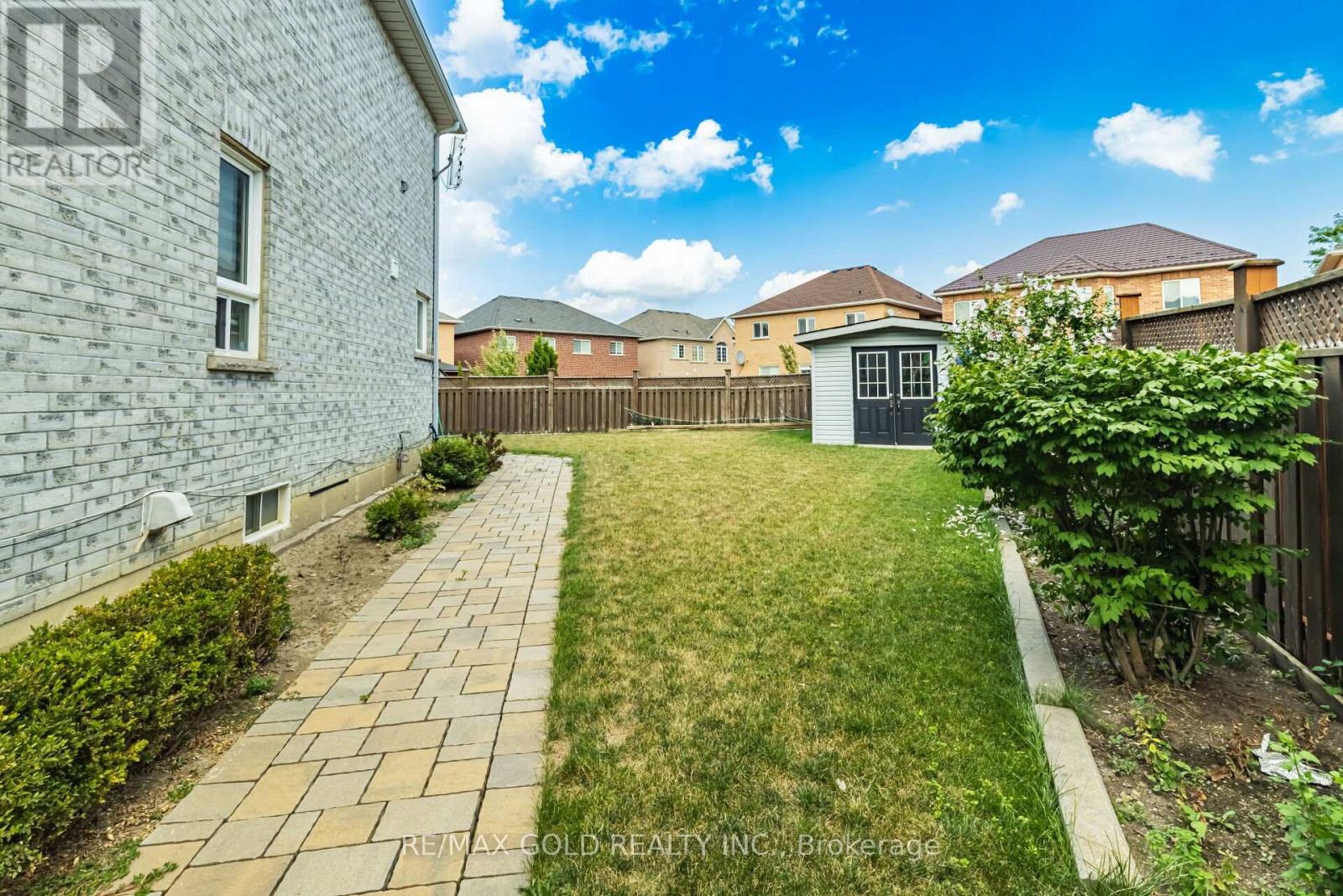 15 Smoothrock Trail, Brampton (Sandringham-Wellington North), Ontario  L6R 0S5 - Photo 50 - W12398015