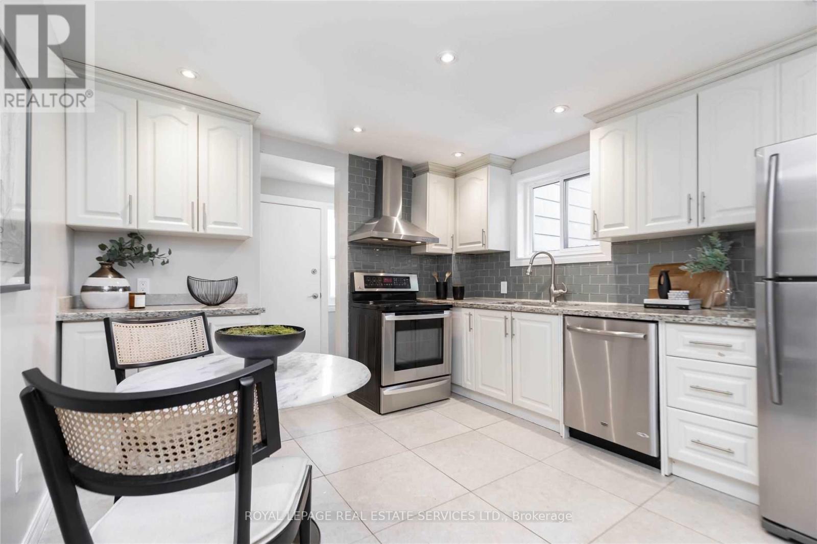 Main - 21 Haverson Boulevard, Toronto, Ontario  M6M 3J5 - Photo 6 - W12398024