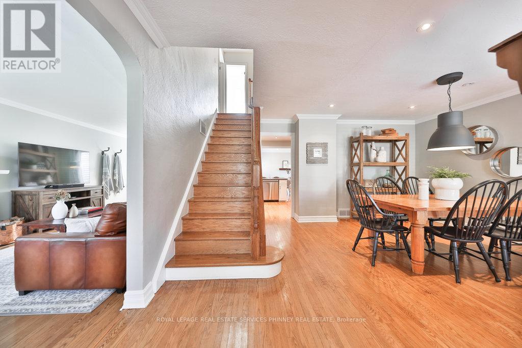 886 Whitney Drive, Mississauga (Lakeview), Ontario  L4Y 1E7 - Photo 5 - W12398039