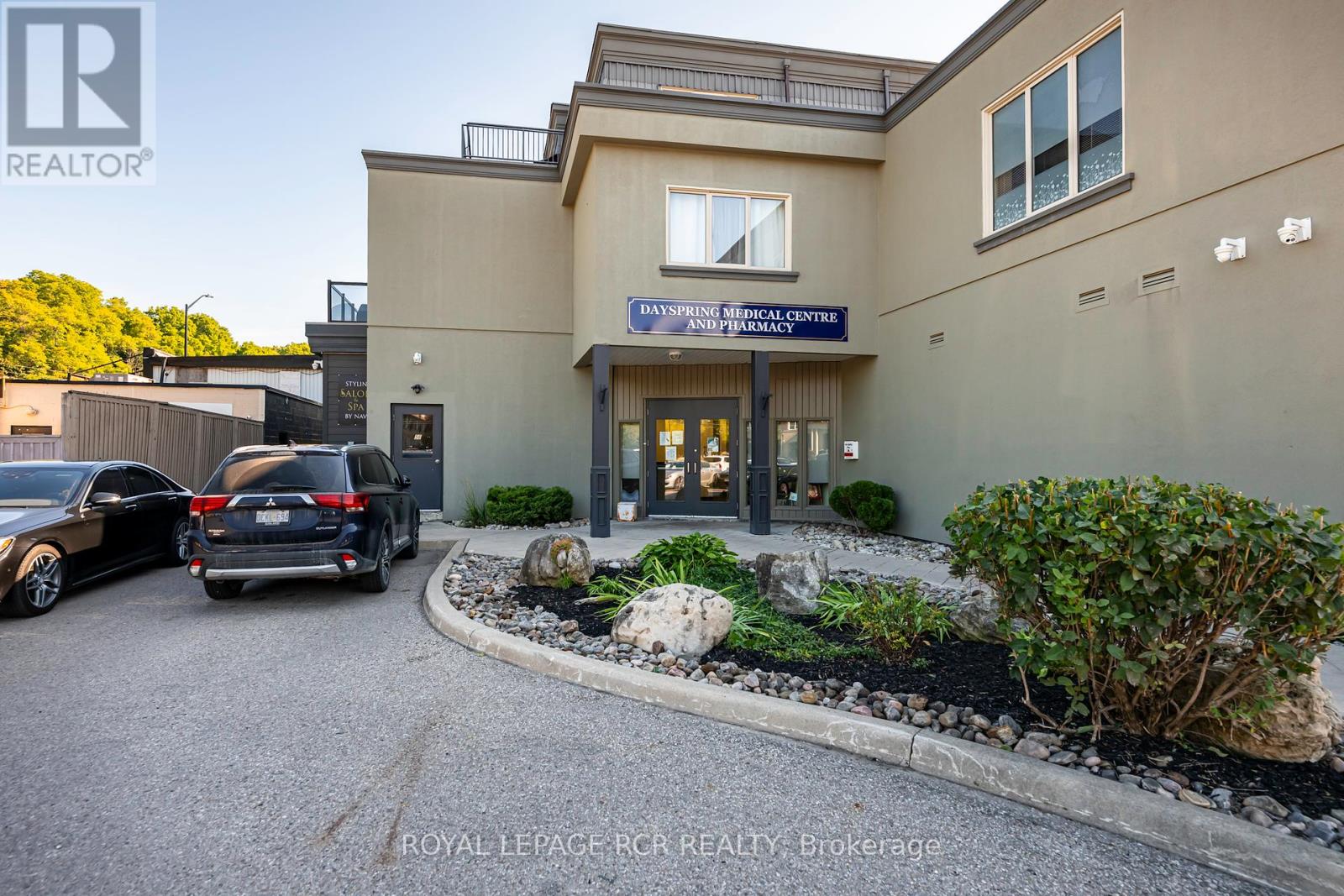 56 Queen Street N, Caledon, Ontario  L7E 1B9 - Photo 12 - W12398088