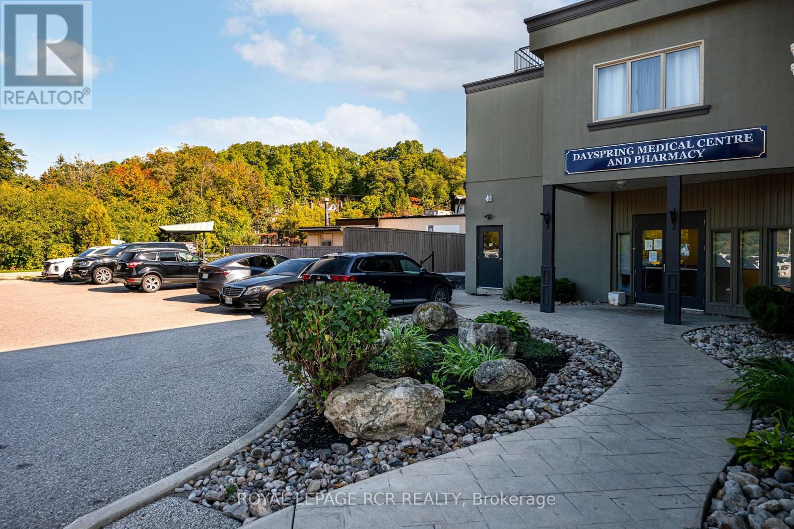 56 Queen Street N, Caledon, Ontario  L7E 1B9 - Photo 13 - W12398088