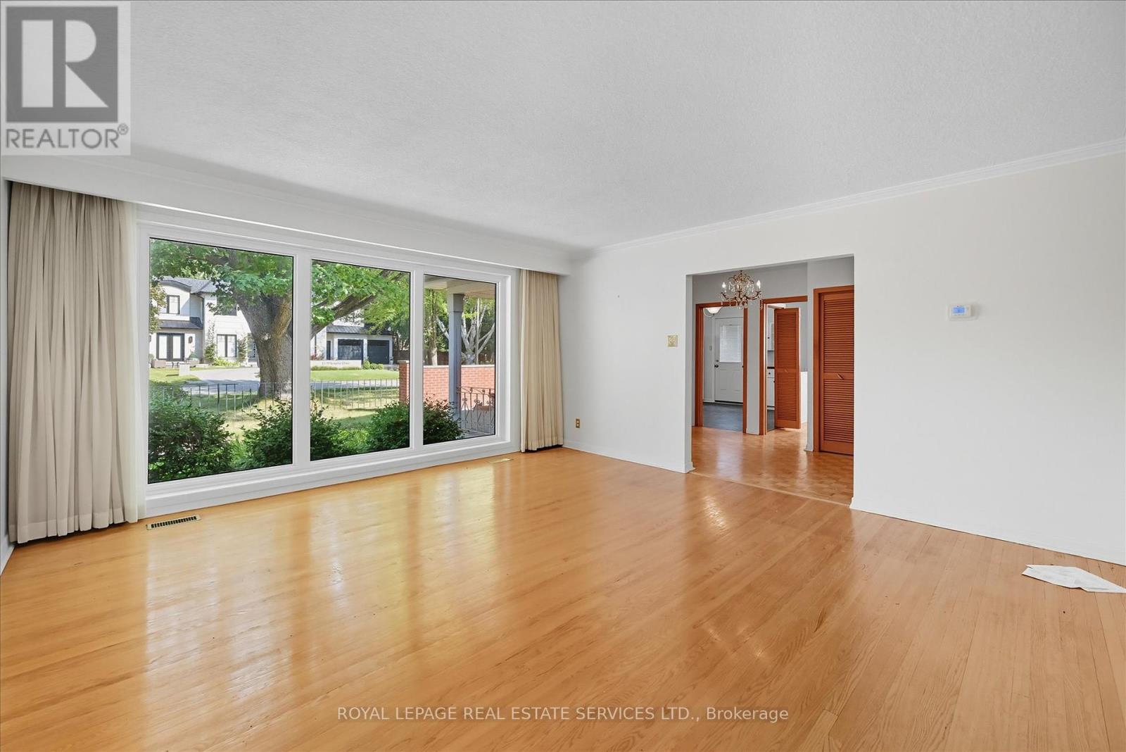 1536 Venetia Drive, Oakville, Ontario  L6L 1K7 - Photo 11 - W12398137