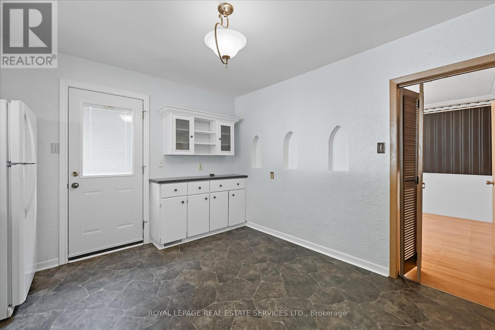 1536 Venetia Drive, Oakville, Ontario  L6L 1K7 - Photo 16 - W12398137