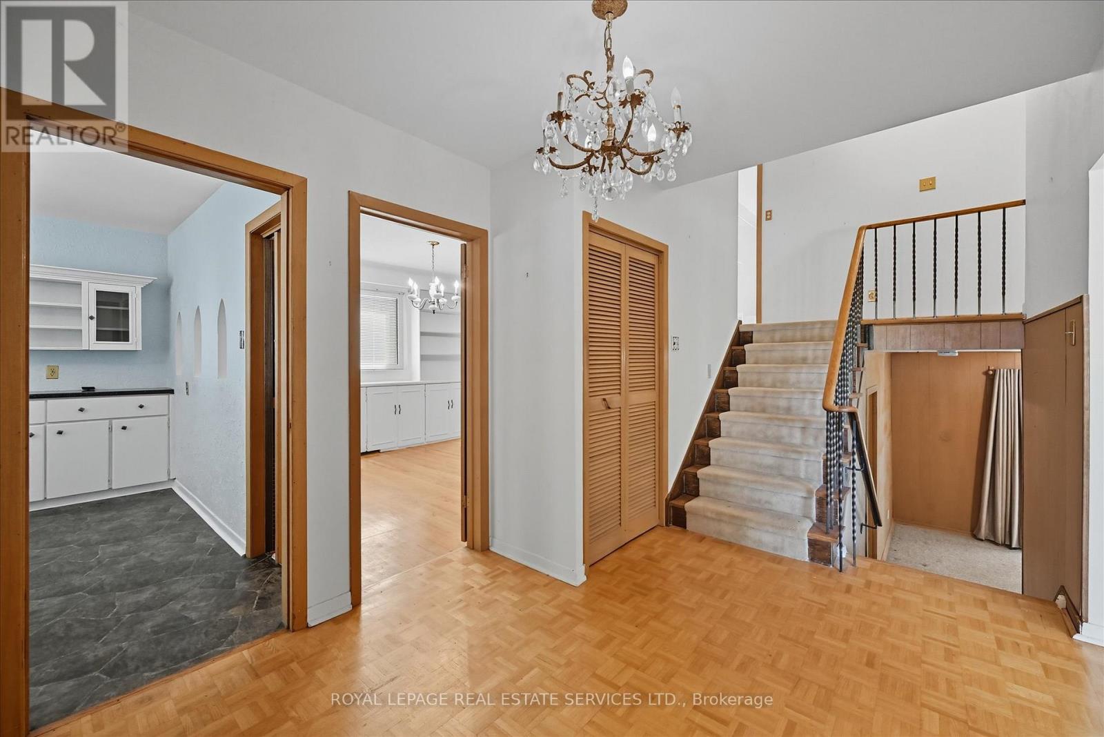 1536 Venetia Drive, Oakville, Ontario  L6L 1K7 - Photo 20 - W12398137