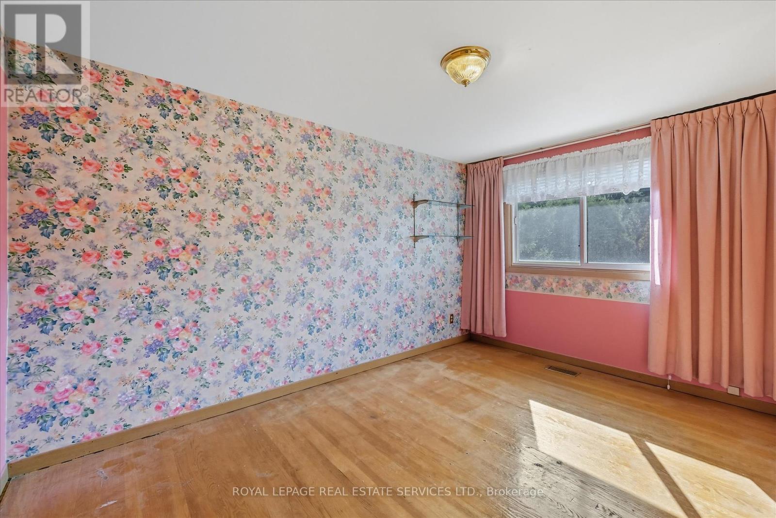1536 Venetia Drive, Oakville, Ontario  L6L 1K7 - Photo 21 - W12398137