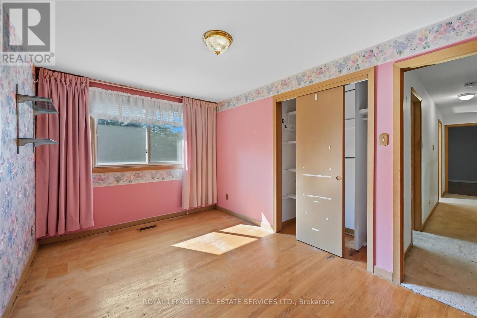 1536 Venetia Drive, Oakville, Ontario  L6L 1K7 - Photo 22 - W12398137