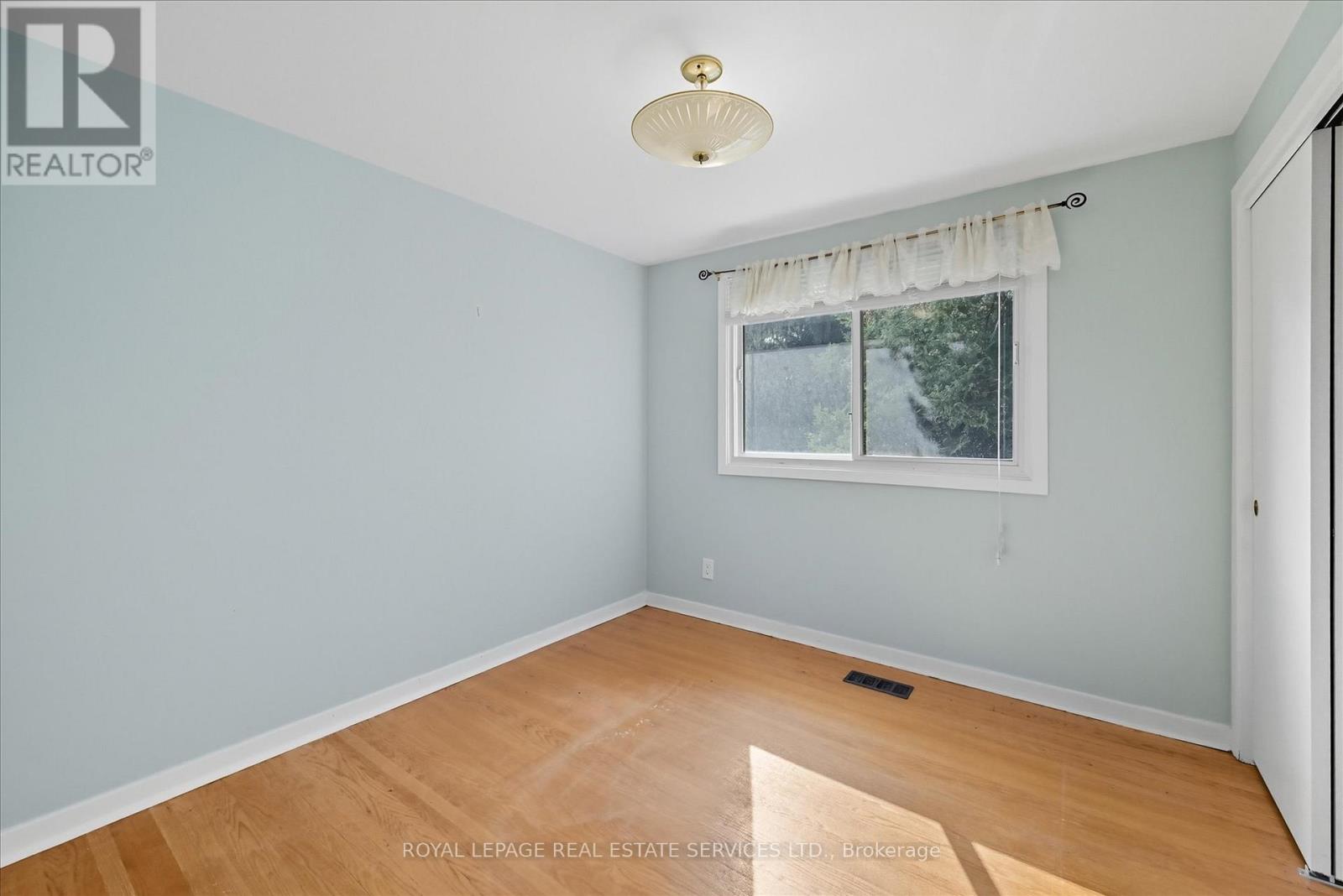 1536 Venetia Drive, Oakville, Ontario  L6L 1K7 - Photo 25 - W12398137