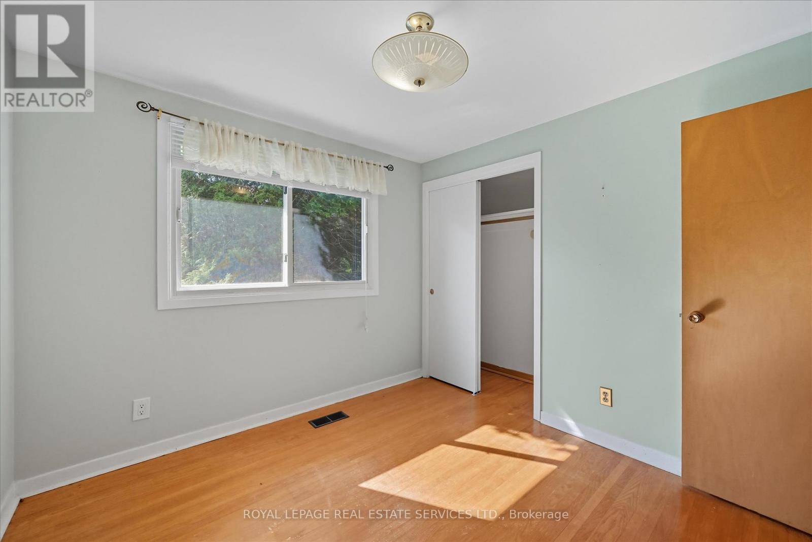 1536 Venetia Drive, Oakville, Ontario  L6L 1K7 - Photo 26 - W12398137