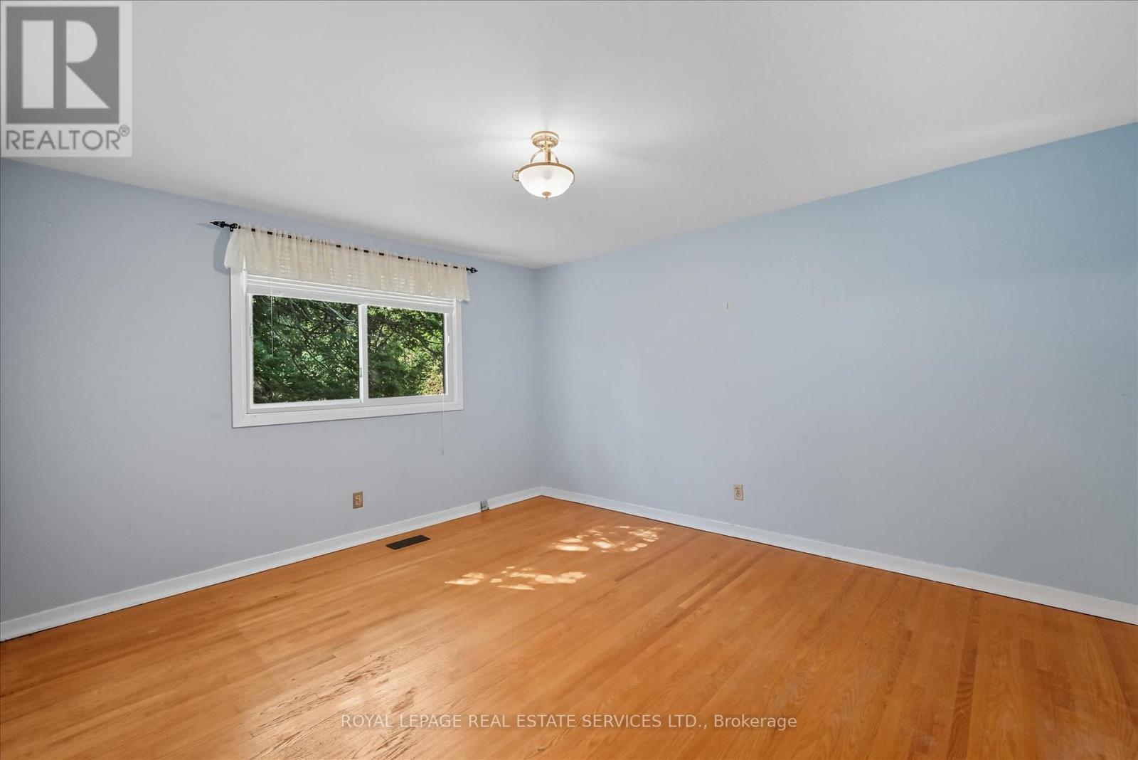 1536 Venetia Drive, Oakville, Ontario  L6L 1K7 - Photo 27 - W12398137