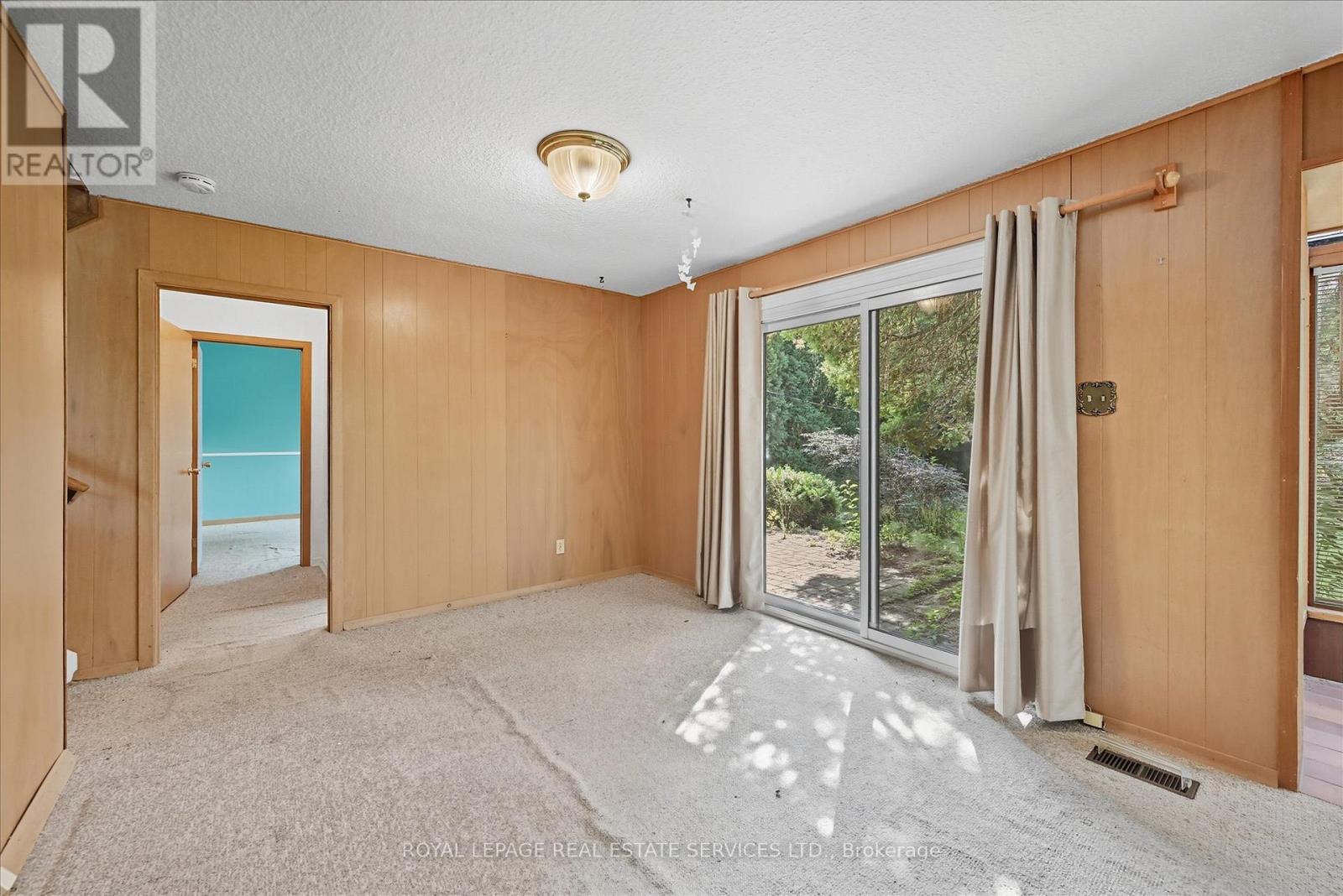 1536 Venetia Drive, Oakville, Ontario  L6L 1K7 - Photo 32 - W12398137
