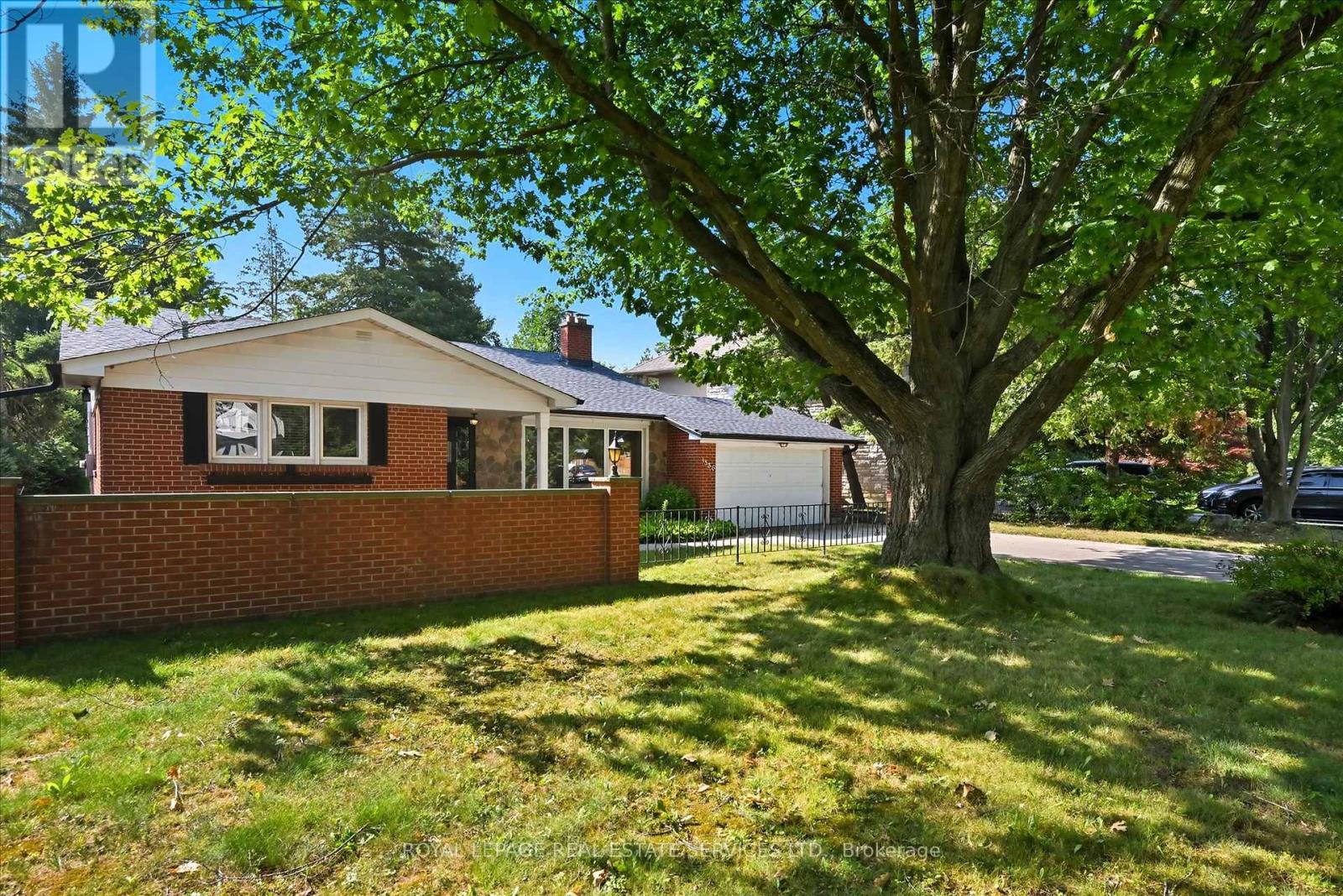 1536 Venetia Drive, Oakville, Ontario  L6L 1K7 - Photo 5 - W12398137