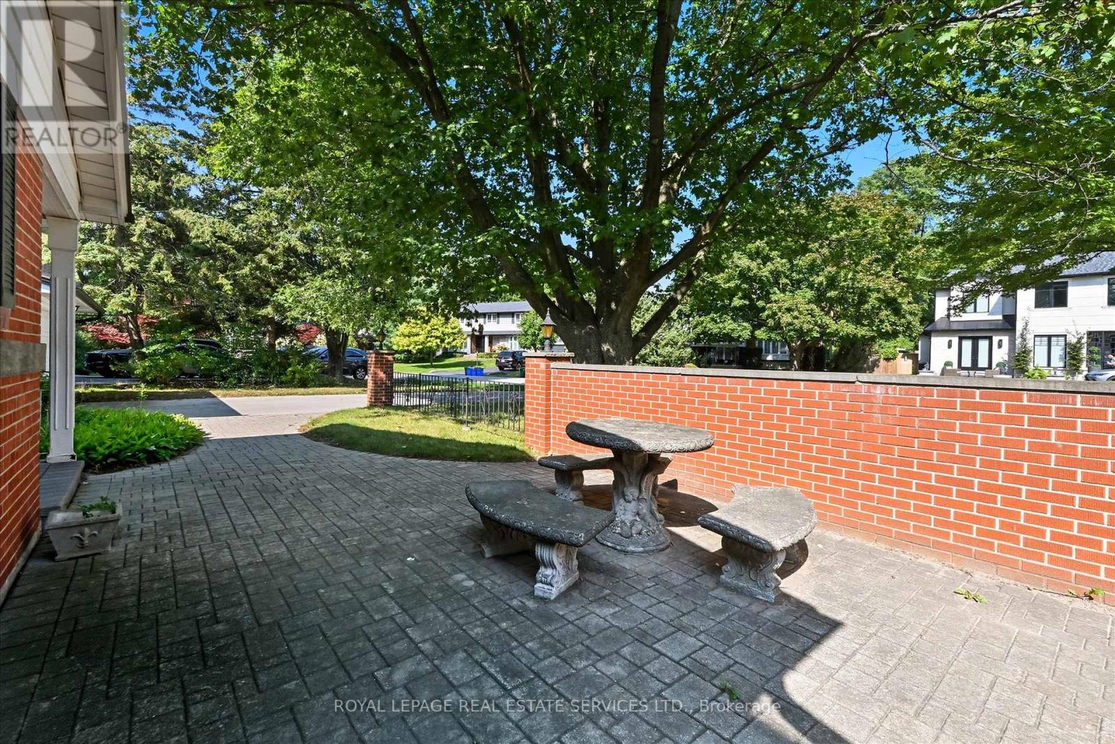 1536 Venetia Drive, Oakville, Ontario  L6L 1K7 - Photo 7 - W12398137