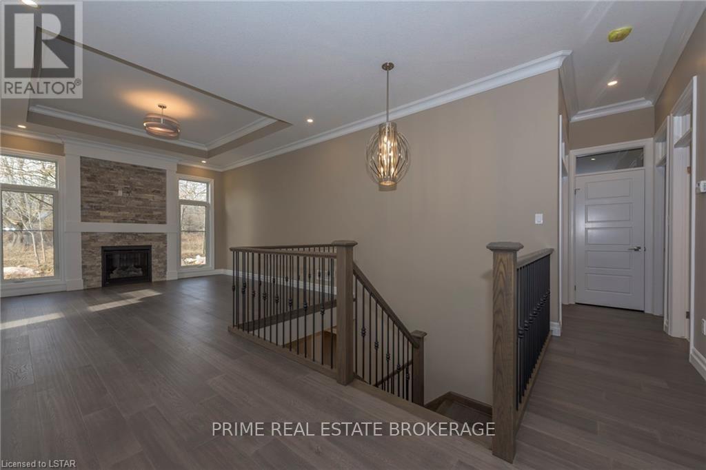 10142 Pinery Bluffs Road, Lambton Shores, Ontario  N0M 1T0 - Photo 20 - X12355902