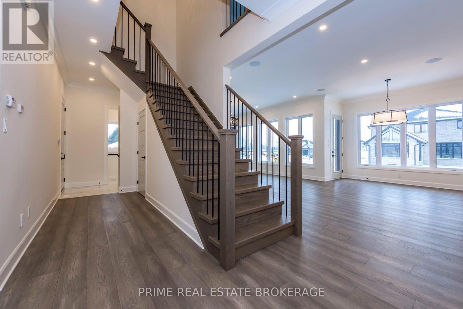 10142 Pinery Bluffs Road, Lambton Shores, Ontario  N0M 1T0 - Photo 19 - X12355902