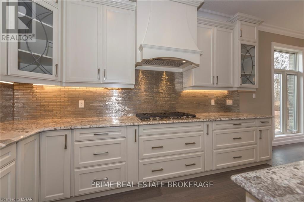 10142 Pinery Bluffs Road, Lambton Shores, Ontario  N0M 1T0 - Photo 14 - X12355902