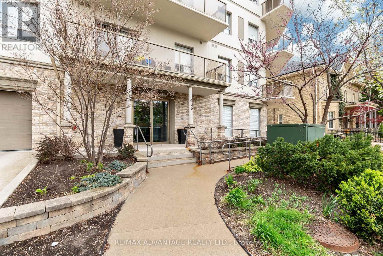 301 - 435 Colborne Street, London East, Ontario  N6B 2T2 - Photo 3 - X12398243