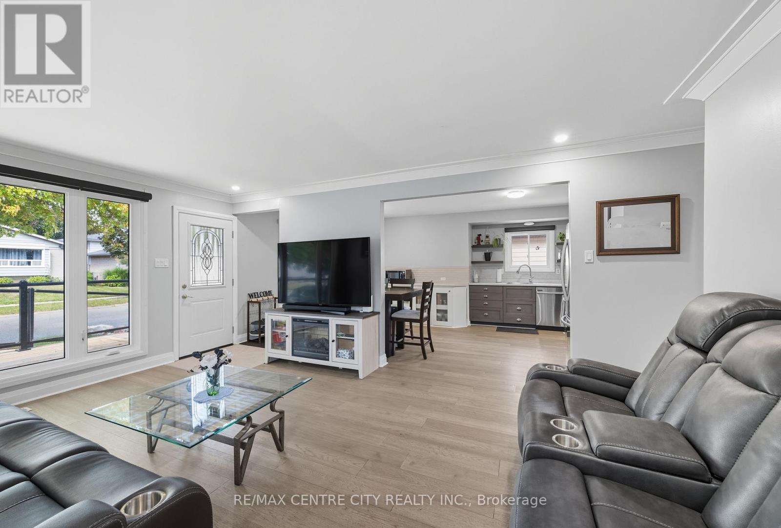 47 Patience Crescent, London South, Ontario  N6E 2K7 - Photo 4 - X12398319