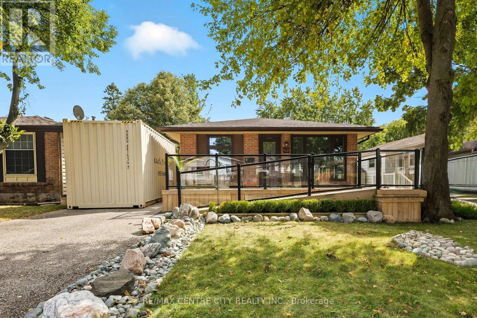 47 Patience Crescent, London South, Ontario  N6E 2K7 - Photo 44 - X12398319