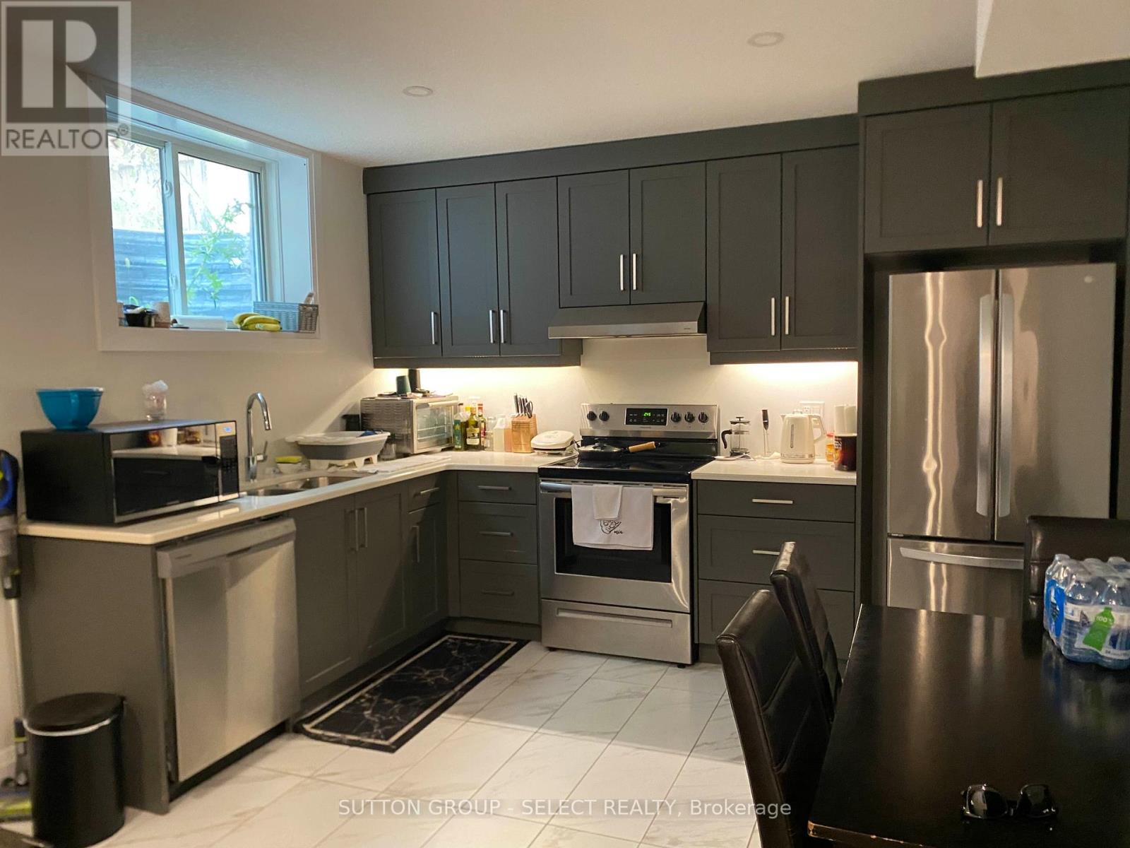 2783 Oriole Drive, London South, Ontario  N6M 0G9 - Photo 3 - X12398326