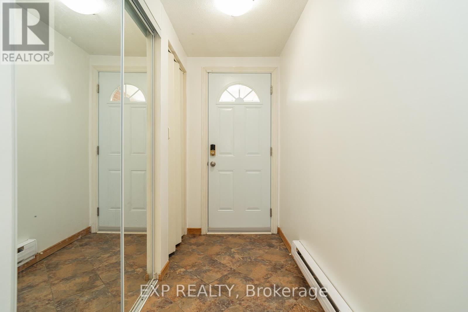 40 - 2296 Orient Park Drive, Ottawa, Ontario  K1B 4N6 - Photo 2 - X12398258