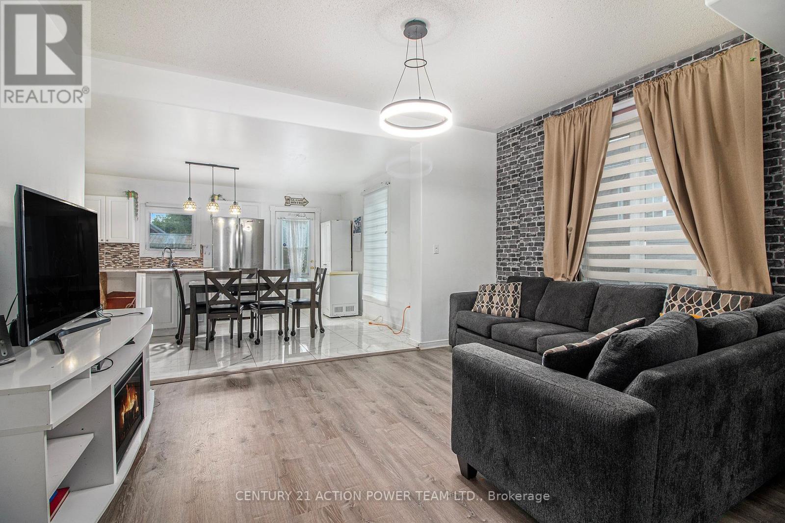 18 George St Street W, North Stormont, Ontario  K0A 1R0 - Photo 2 - X12398262