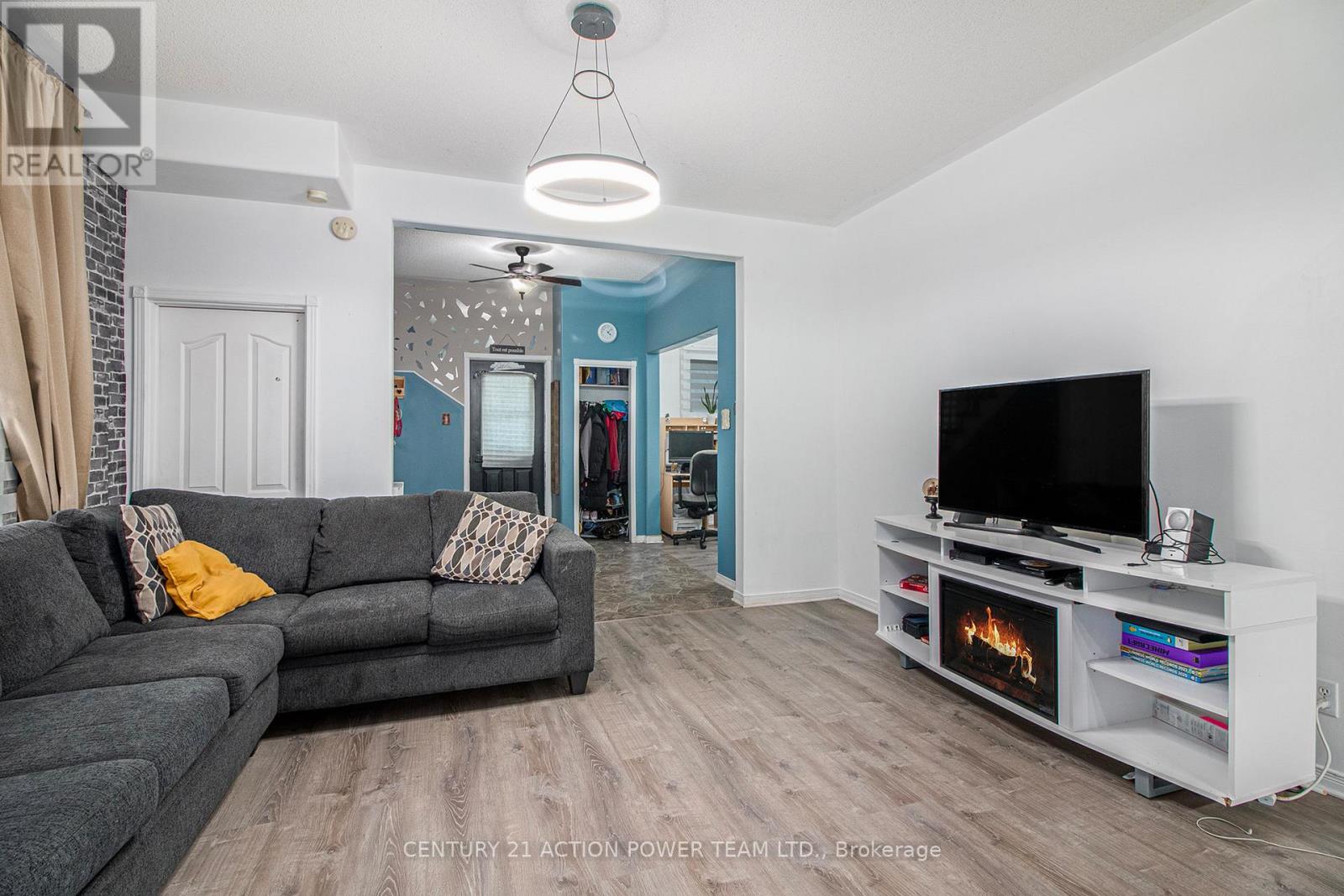 18 George St Street W, North Stormont, Ontario  K0A 1R0 - Photo 3 - X12398262