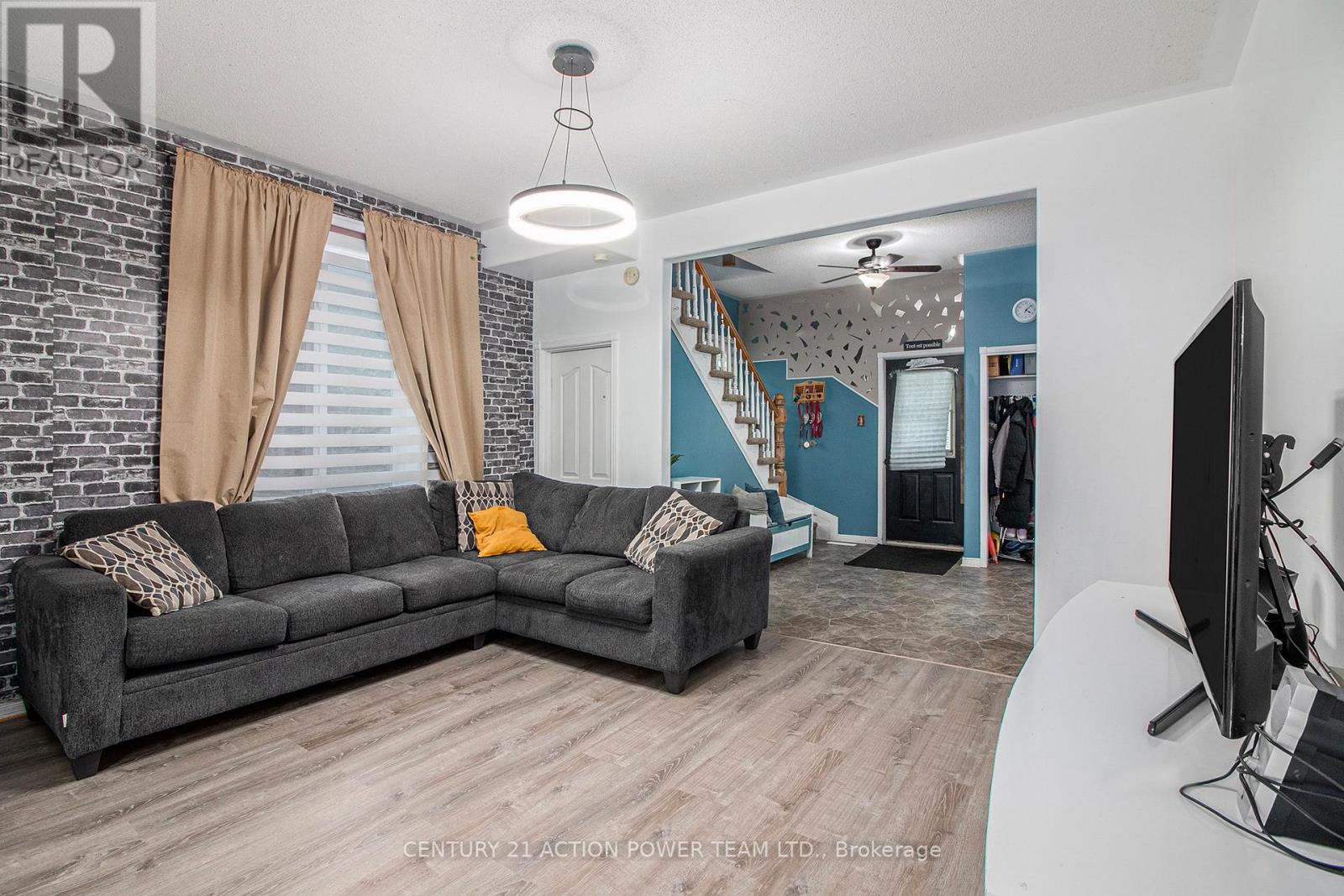 18 George St Street W, North Stormont, Ontario  K0A 1R0 - Photo 4 - X12398262