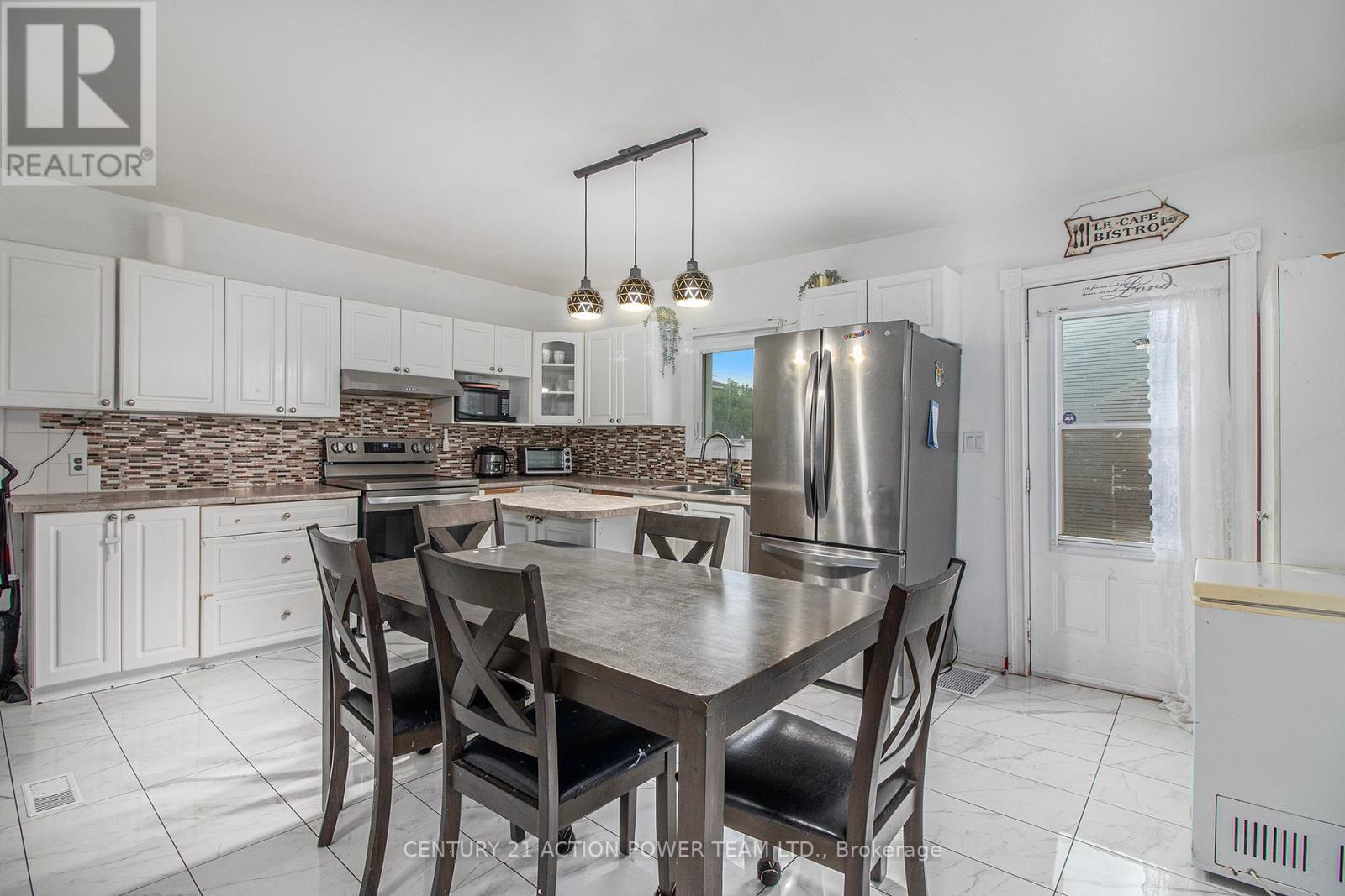 18 George St Street W, North Stormont, Ontario  K0A 1R0 - Photo 7 - X12398262