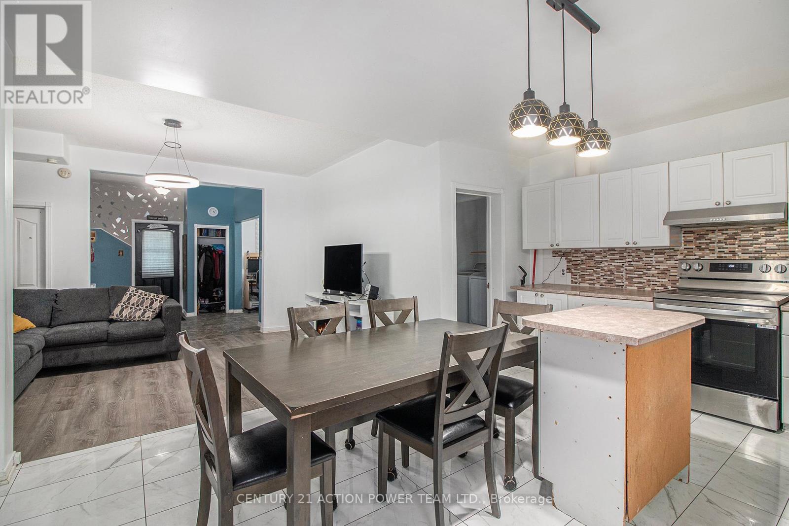 18 George St Street W, North Stormont, Ontario  K0A 1R0 - Photo 8 - X12398262