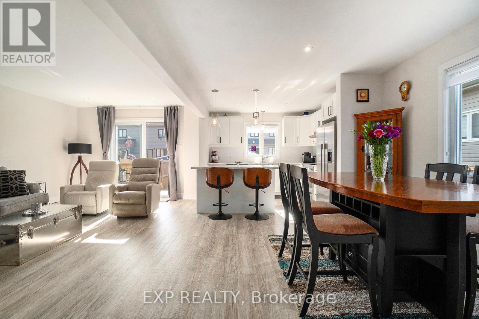 704 Azure Street, Russell, Ontario  K4R 1E5 - Photo 11 - X12398282