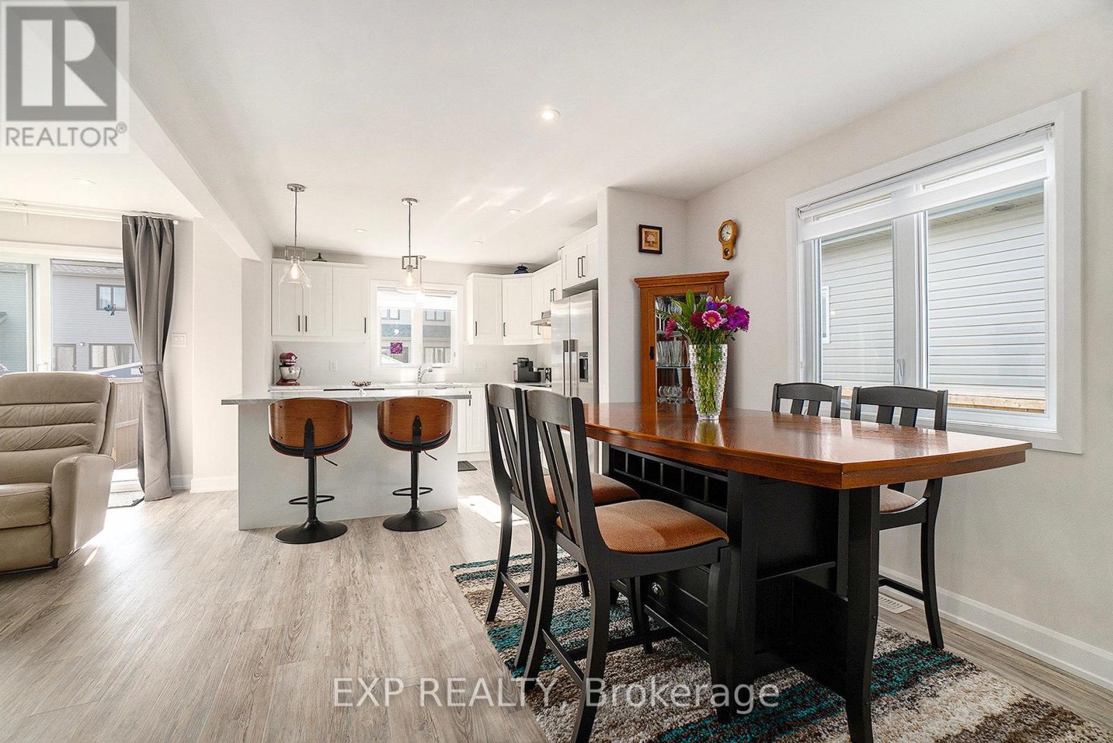 704 Azure Street, Russell, Ontario  K4R 1E5 - Photo 12 - X12398282