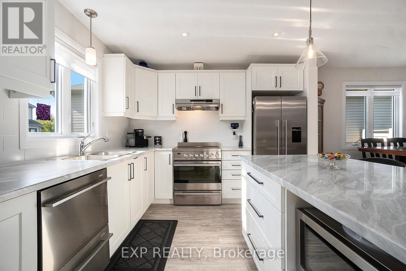704 Azure Street, Russell, Ontario  K4R 1E5 - Photo 15 - X12398282