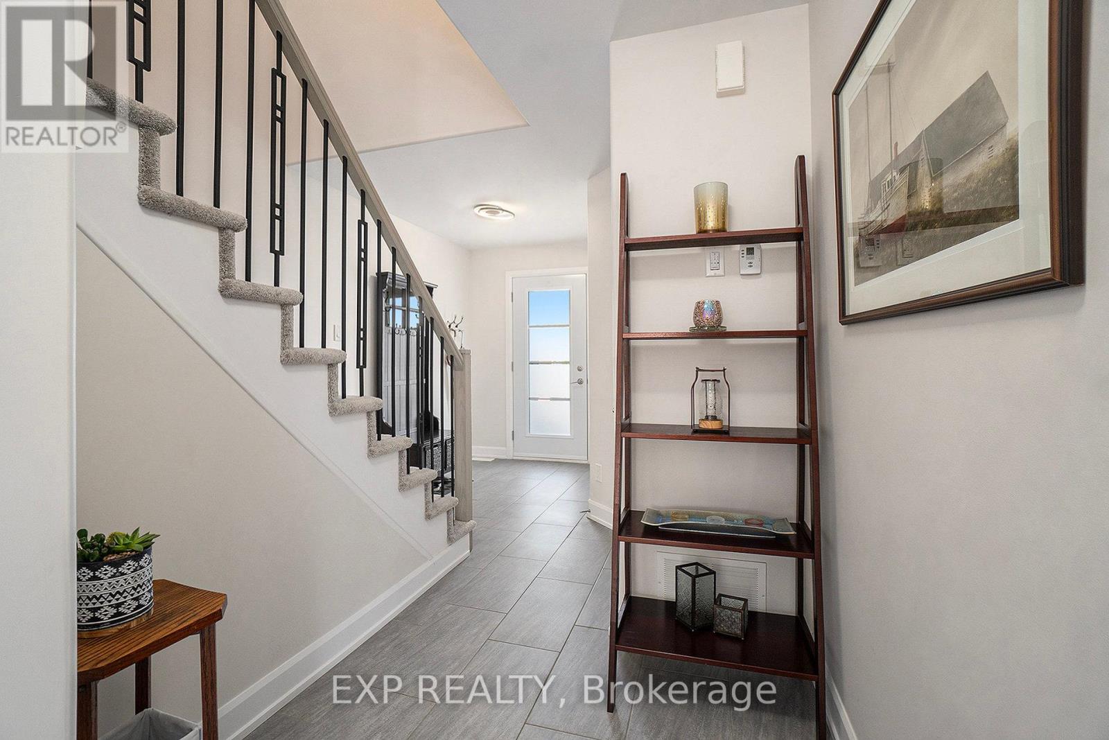 Property at 704 AZURE STREET image 4