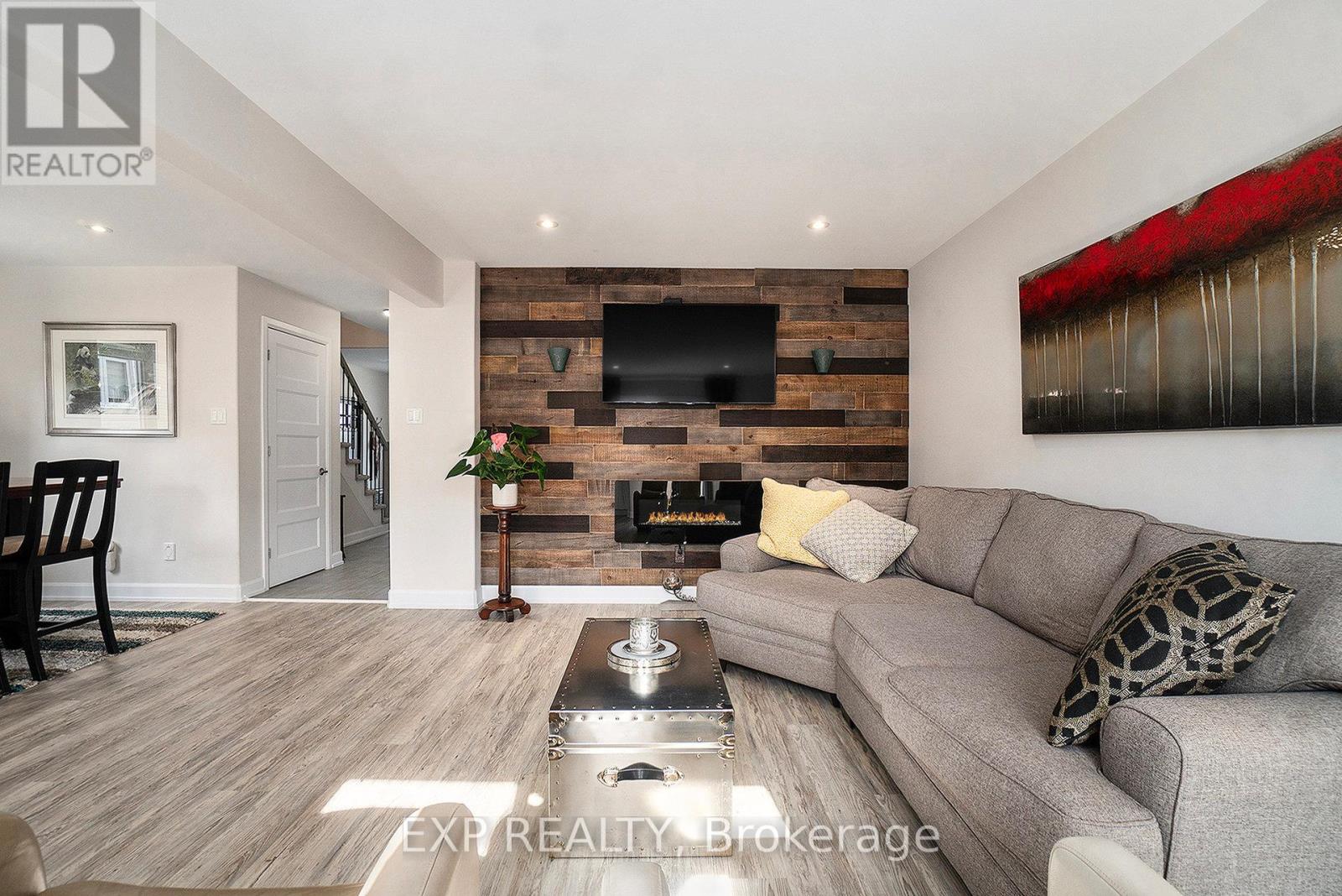 704 Azure Street, Russell, Ontario  K4R 1E5 - Photo 7 - X12398282