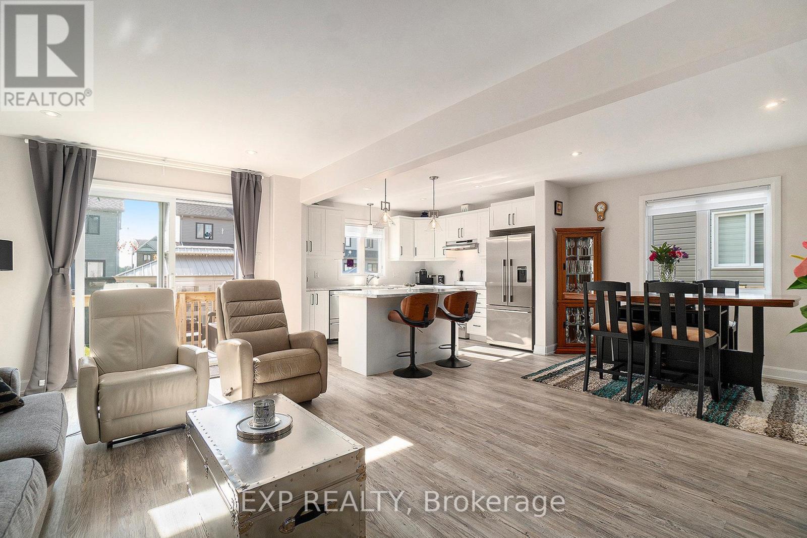 704 Azure Street, Russell, Ontario  K4R 1E5 - Photo 9 - X12398282