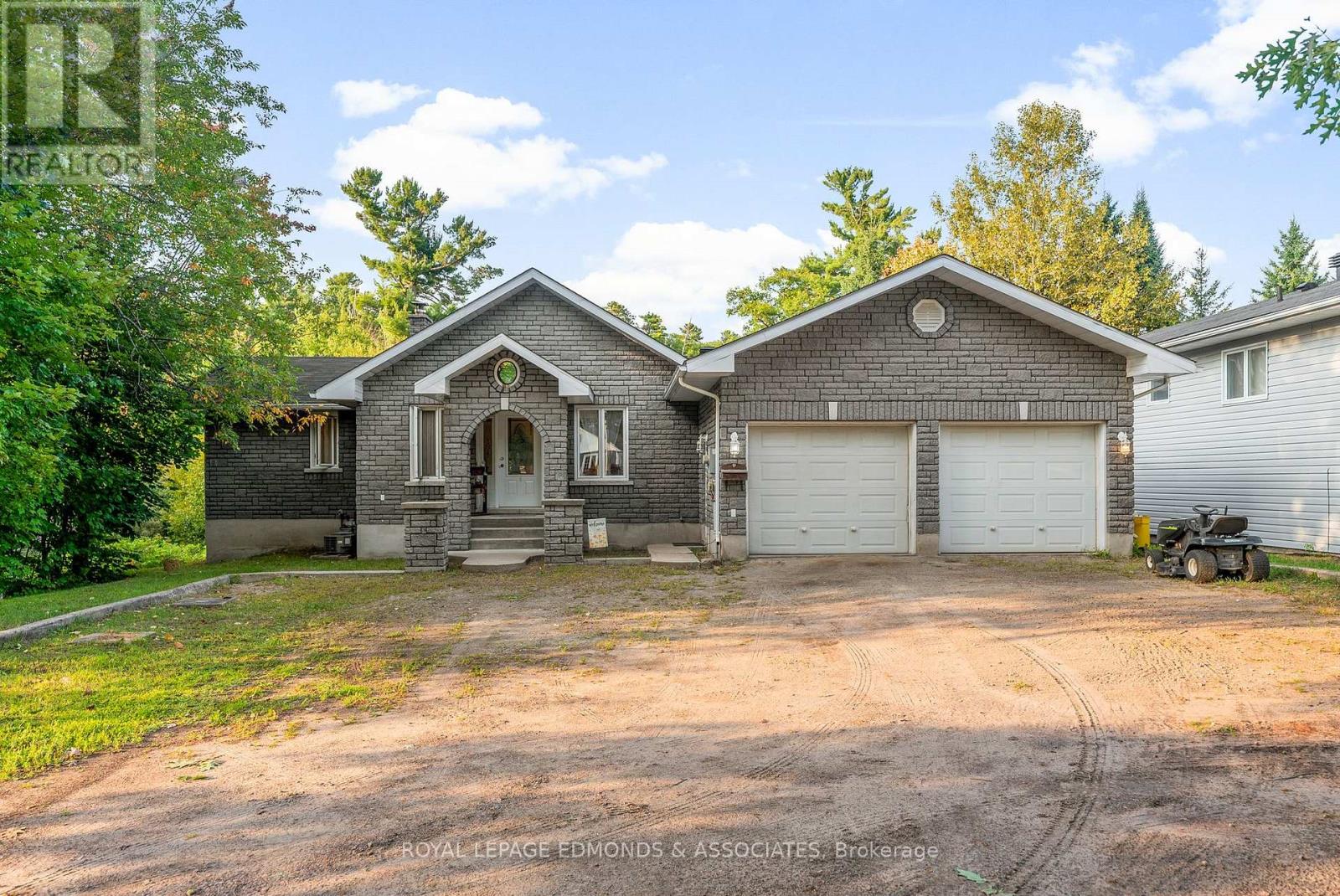 1349 VICTORIA STREET, Petawawa, Ontario
