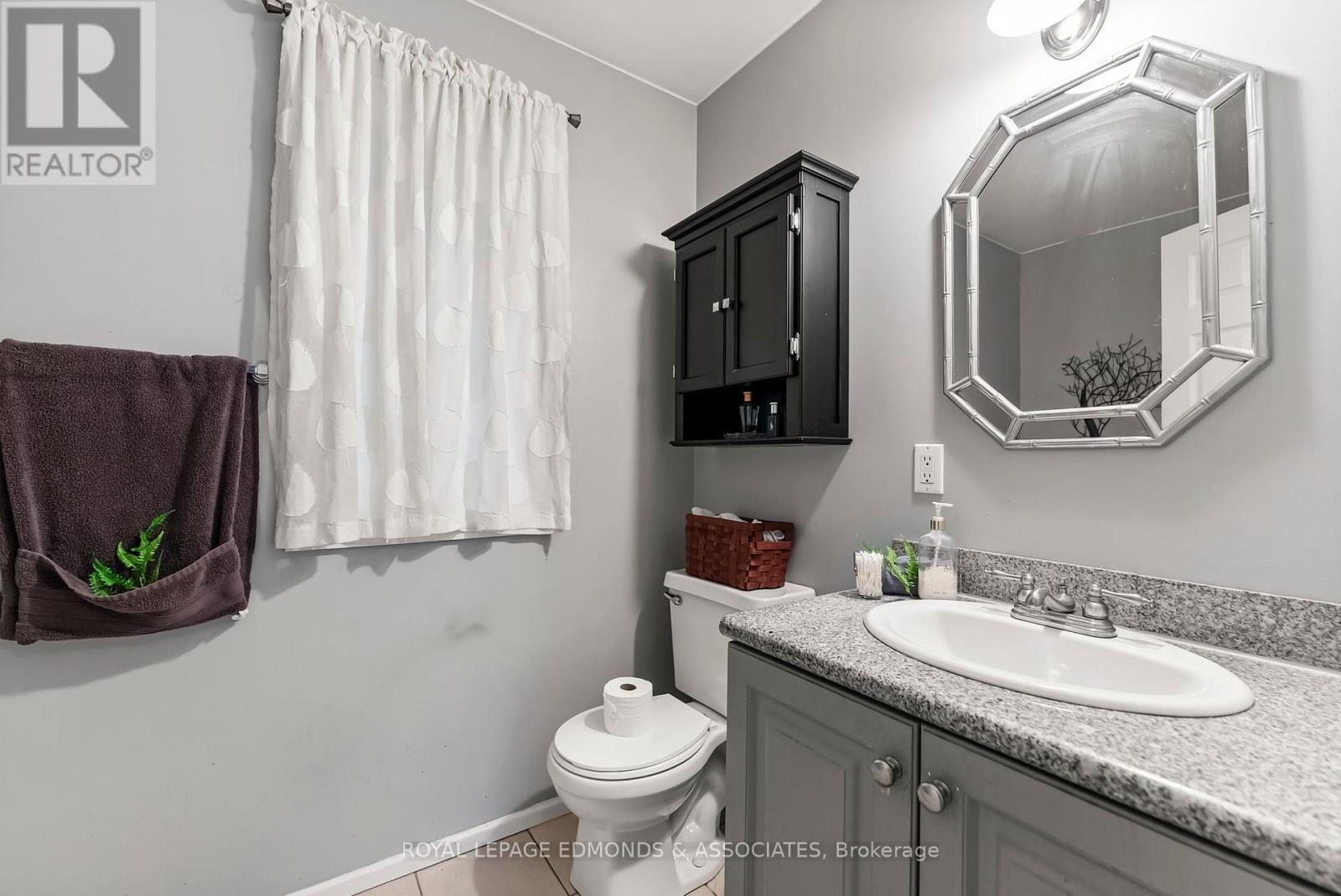 1349 Victoria Street, Petawawa, Ontario  K8H 2E9 - Photo 21 - X12398302