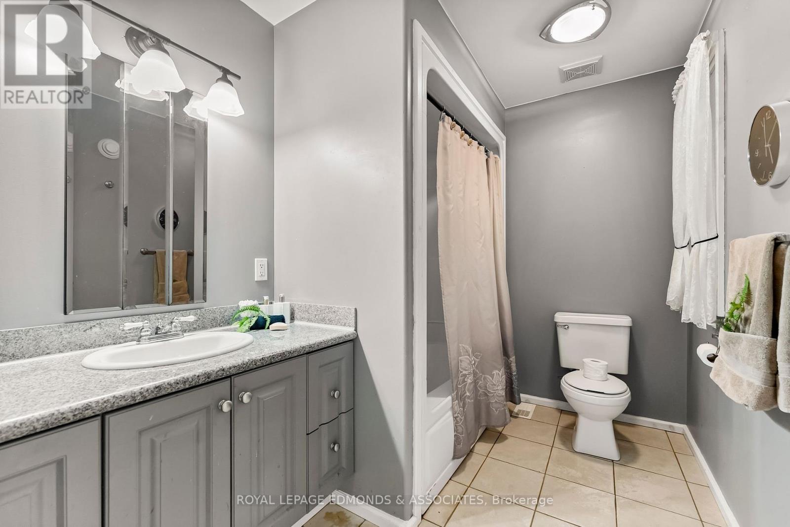 1349 Victoria Street, Petawawa, Ontario  K8H 2E9 - Photo 23 - X12398302