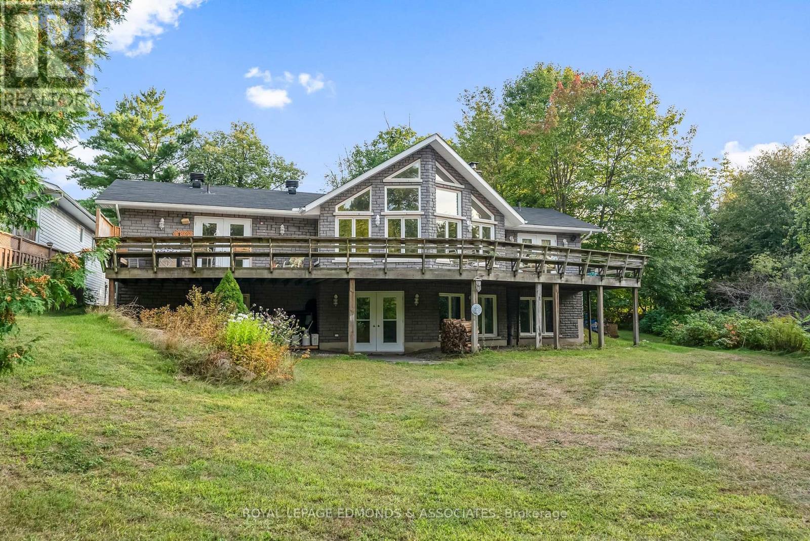 1349 Victoria Street, Petawawa, Ontario  K8H 2E9 - Photo 35 - X12398302