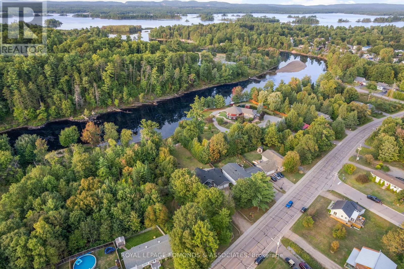 1349 Victoria Street, Petawawa, Ontario  K8H 2E9 - Photo 4 - X12398302