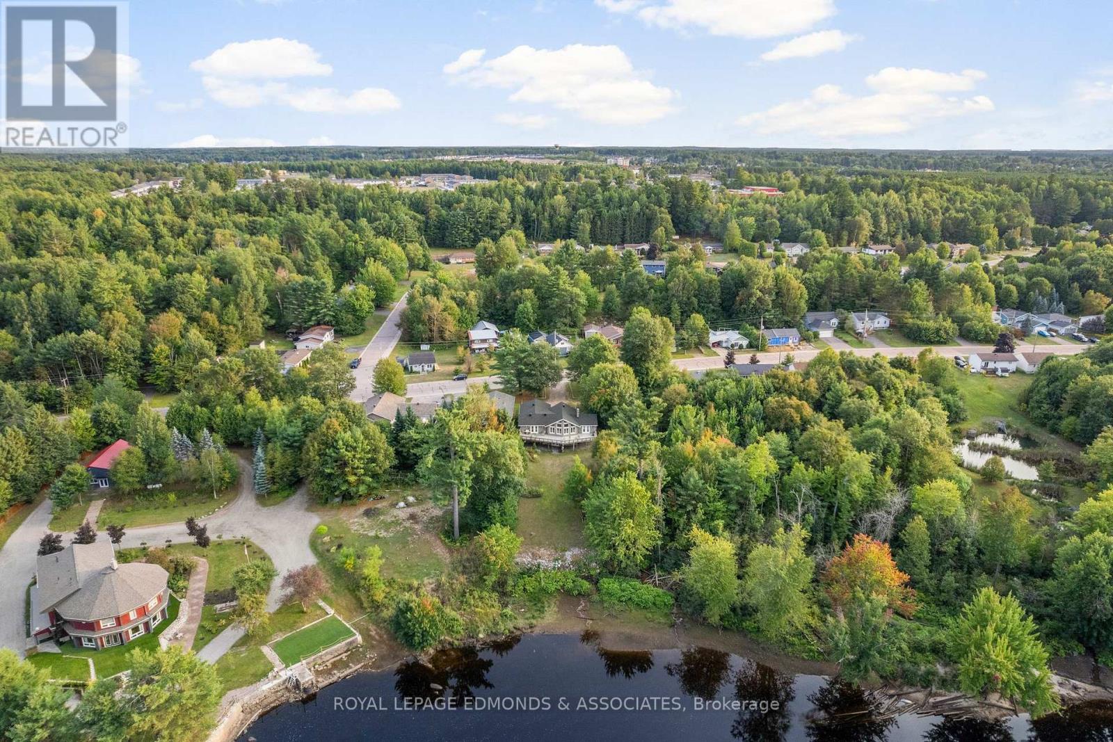 1349 Victoria Street, Petawawa, Ontario  K8H 2E9 - Photo 42 - X12398302