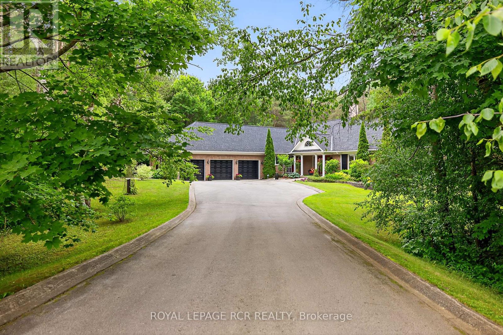 11 Foxfire Chase, Uxbridge, Ontario  L9P 0L1 - Photo 2 - N12398140
